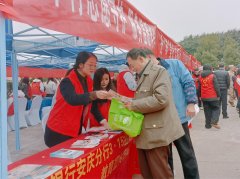 以现实步履书写金融为平易近新