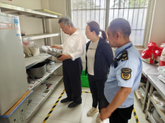 对全镇村级小学食堂开展食物平安全笼盖、无督